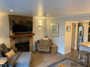 Beautiful Townhome on Free Shuttle Route Minutes to PC Resorts